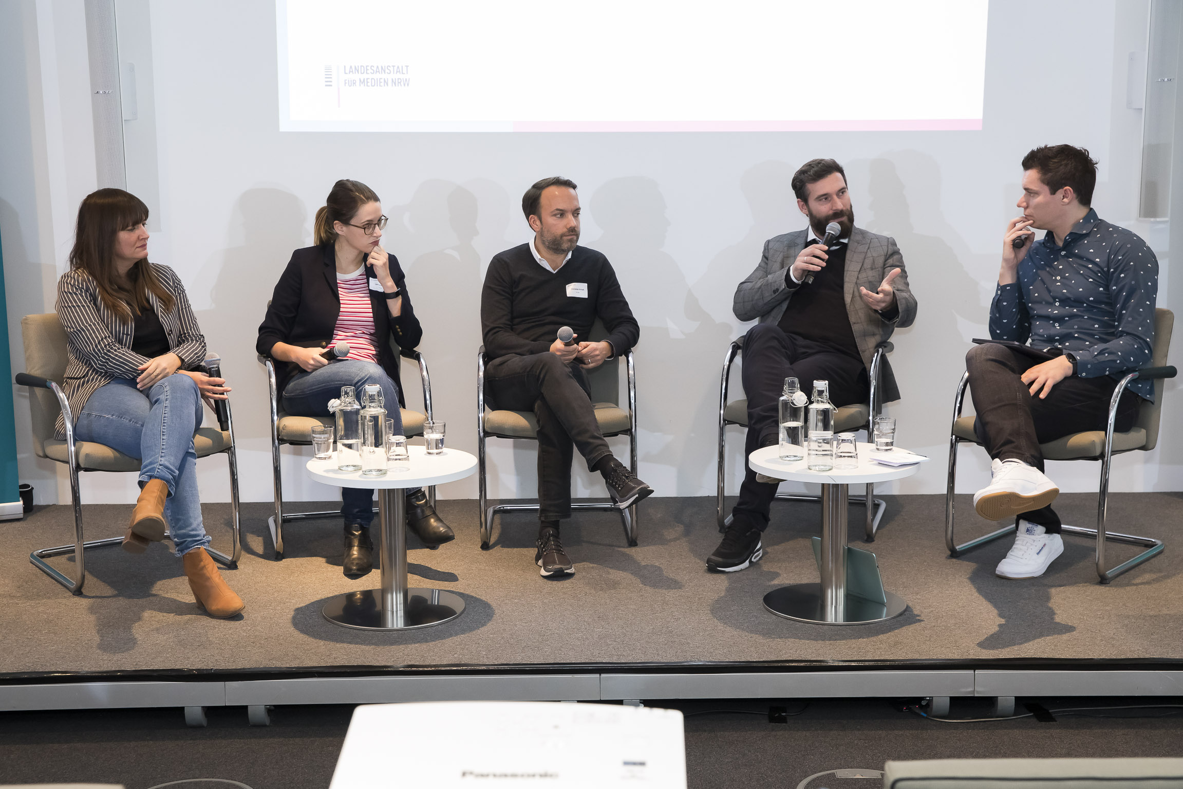 Die Gäste der Podiumsdiskussion.